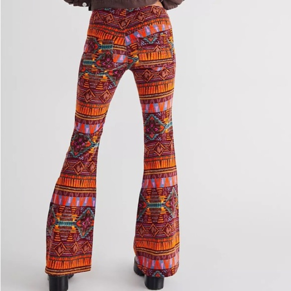 Incredible Free People velvet cord pull-on bell bottoms crazy print so fun